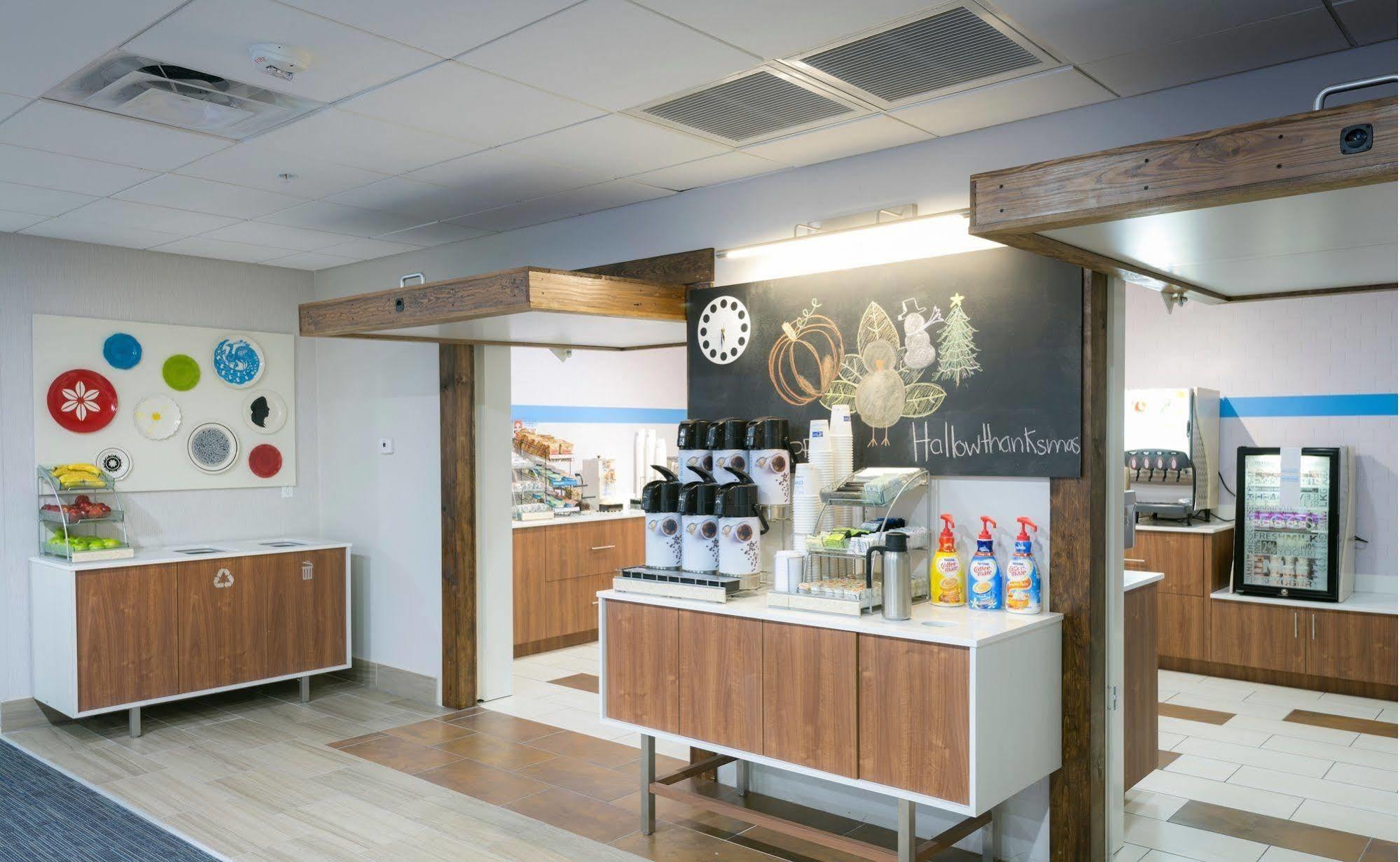 Holiday Inn Express Peoria North - Glendale By Ihg Buitenkant foto